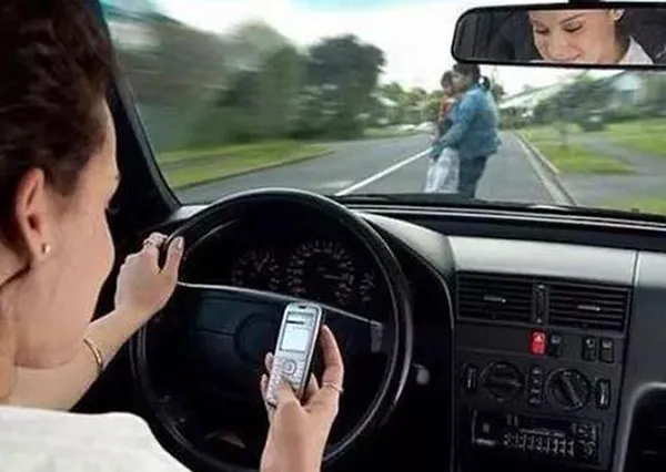 Being distracted while reading smartphone while driving is dangerous